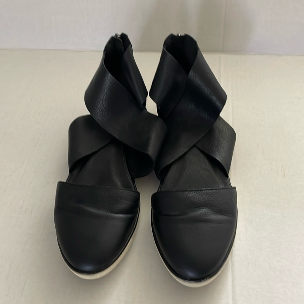 Eileen Fisher black leather shoes 7